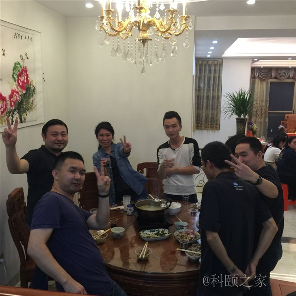 科頤家人一起吃團圓飯，并送上對大家的祝福-科頤辦公