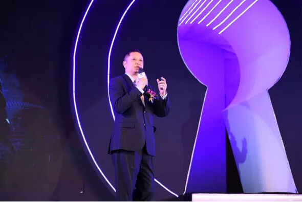 鐘登根副總經(jīng)理發(fā)表主題演講: 破繭成蝶,創(chuàng)啟新生-科頤辦公分享 鐘登根副總經(jīng)理發(fā)表主題演講: 破繭成蝶,創(chuàng)啟新生-科頤辦公分享