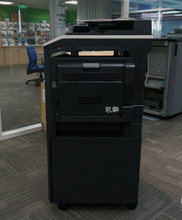 柯尼卡美能達(dá)306的機(jī)身右面-科頤辦公 柯尼卡美能達(dá)306的機(jī)身右面-科頤辦公