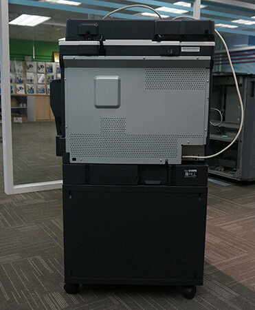 柯尼卡美能達(dá)306的機(jī)身左面-科頤辦公 柯尼卡美能達(dá)306的機(jī)身左面-科頤辦公